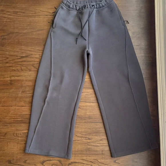 Men’s Nike Tech Men's Fleece Loose-Fit Open Hem Pants - Picture 2 of 7